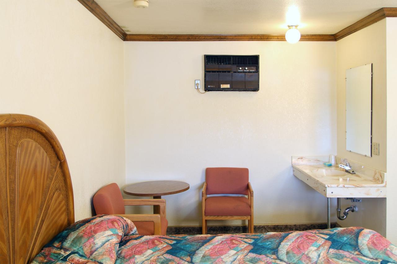 Country Inn Motel Dove Creek Exteriör bild